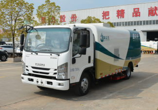 庆铃8立方吸尘扫路车